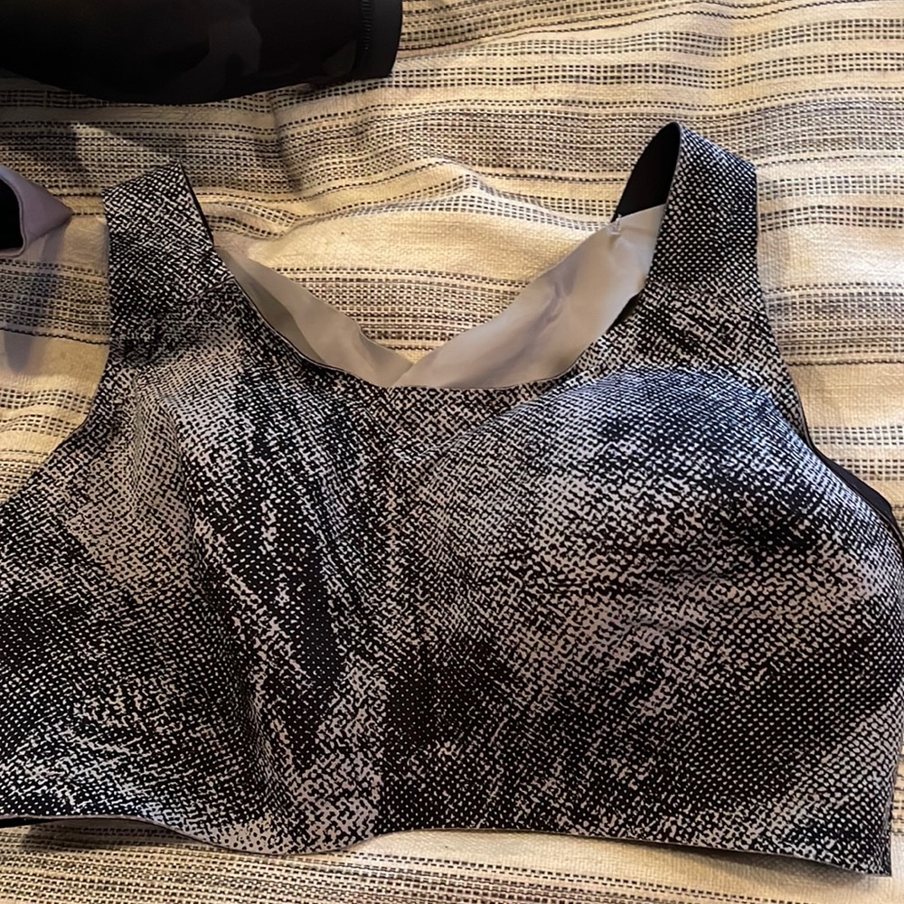 EUC lululemon elite bra 38DD